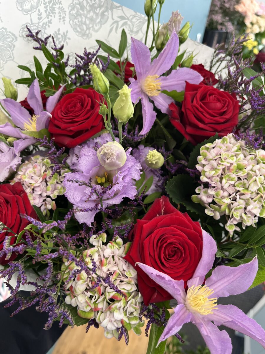 bouquet rouge et violet