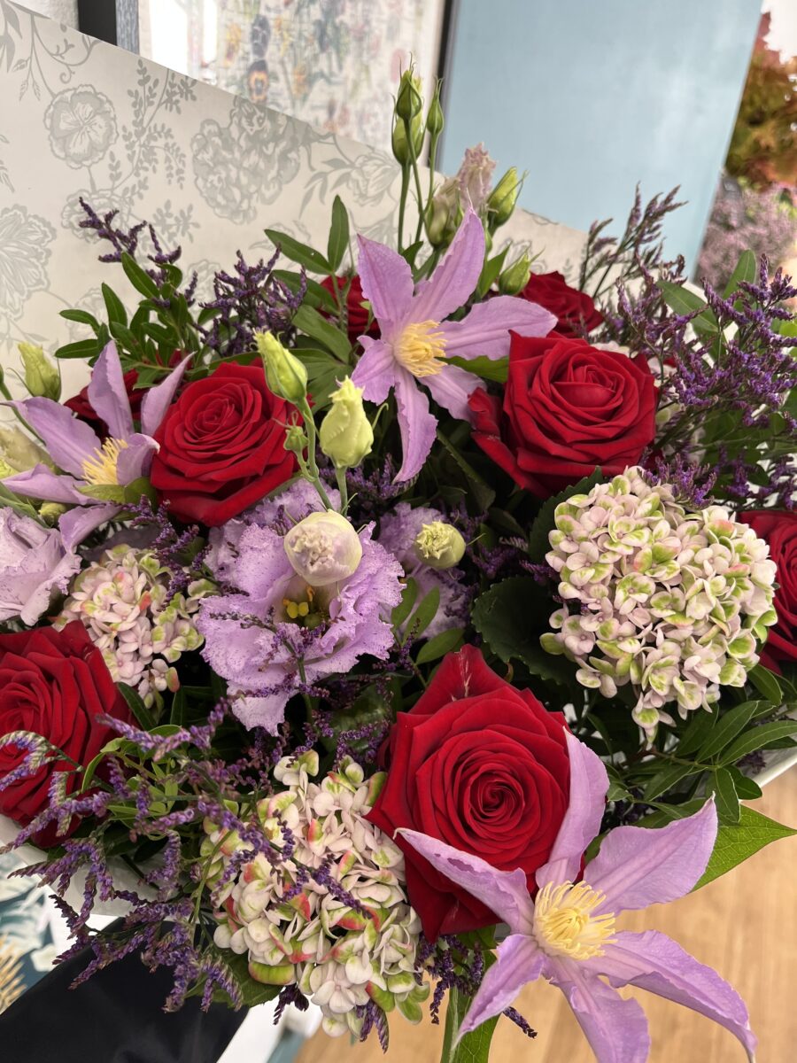 bouquet rouge et violet